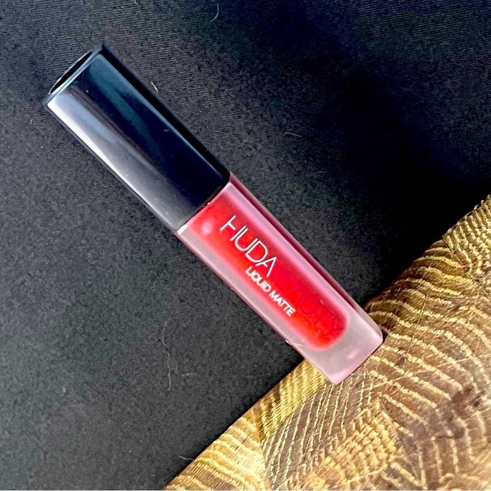 Huda Beauty Red Lipstick Liquid Matte